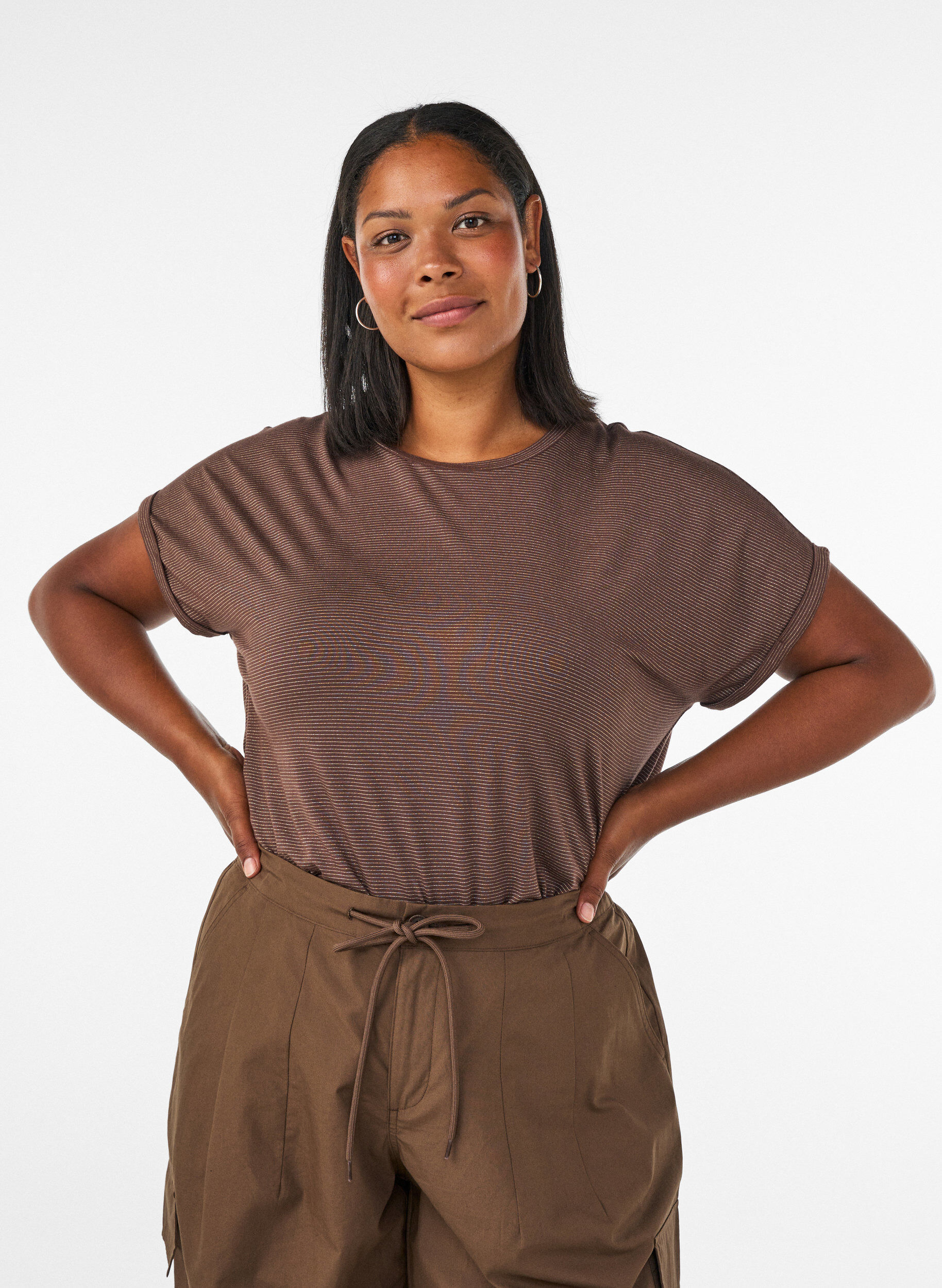 Viscose T-shirt with glitter stripes, Brown, Model