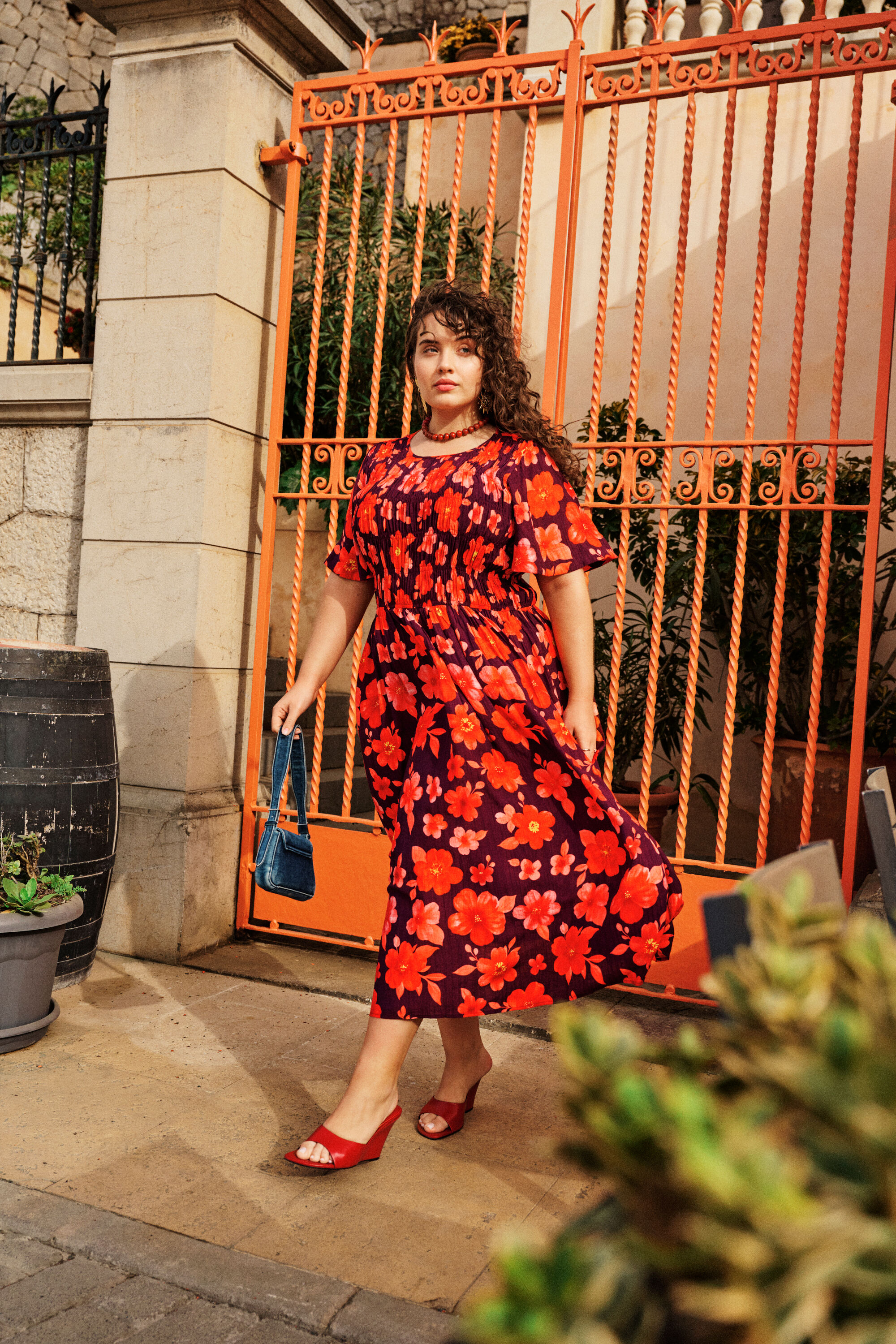 ZizzifashionFloral elegance in red, , Model