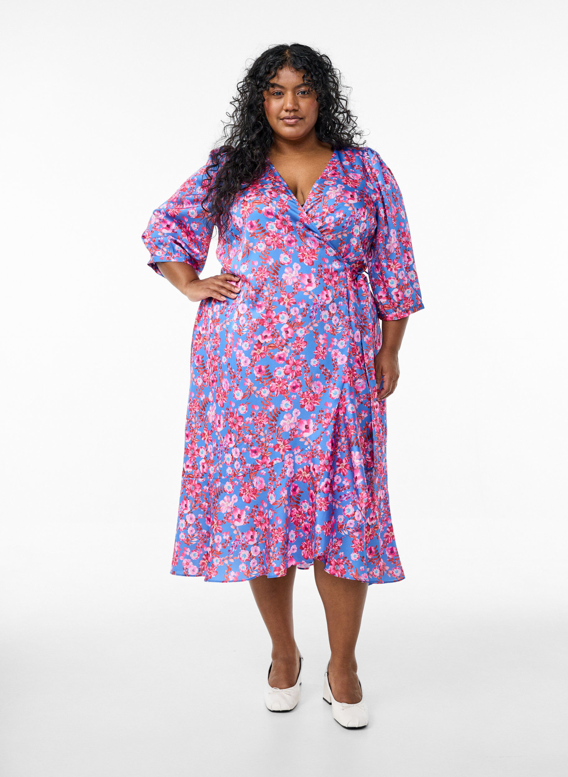 Zizzifashion Floral wrap dress with 3/4 sleeves, Blue, Model image number 0