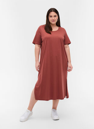 Cotton t-shirt dress with side slits, Mahogany, Model image number 2