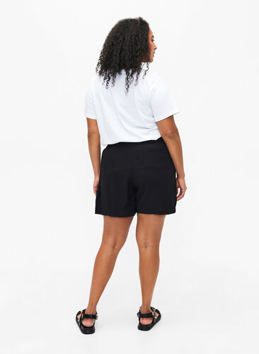 Loose-fitting shorts in viscose, Black, Model image number 1