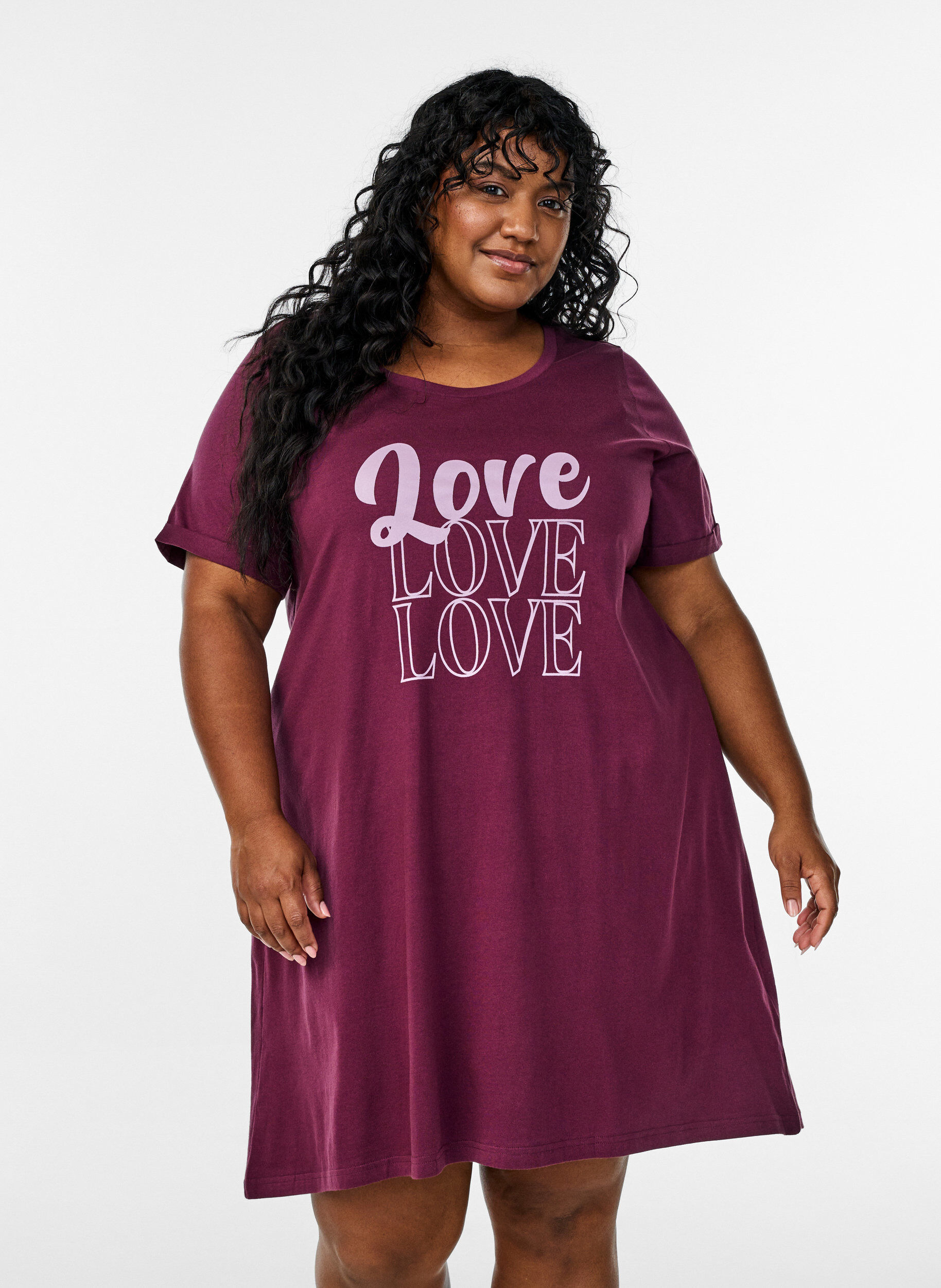 Short-sleeved nightgown in organic cotton, Dark Bordeaux, Model