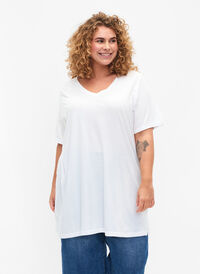 Single colour oversized t-shirt with v-neck, Bright White, Model