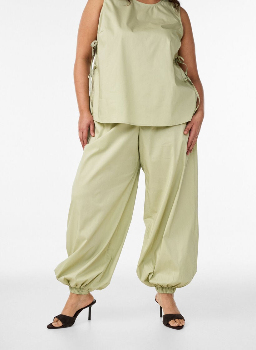 High-waisted balloon trousers with an elasticated waistband, Green, Model image number 2