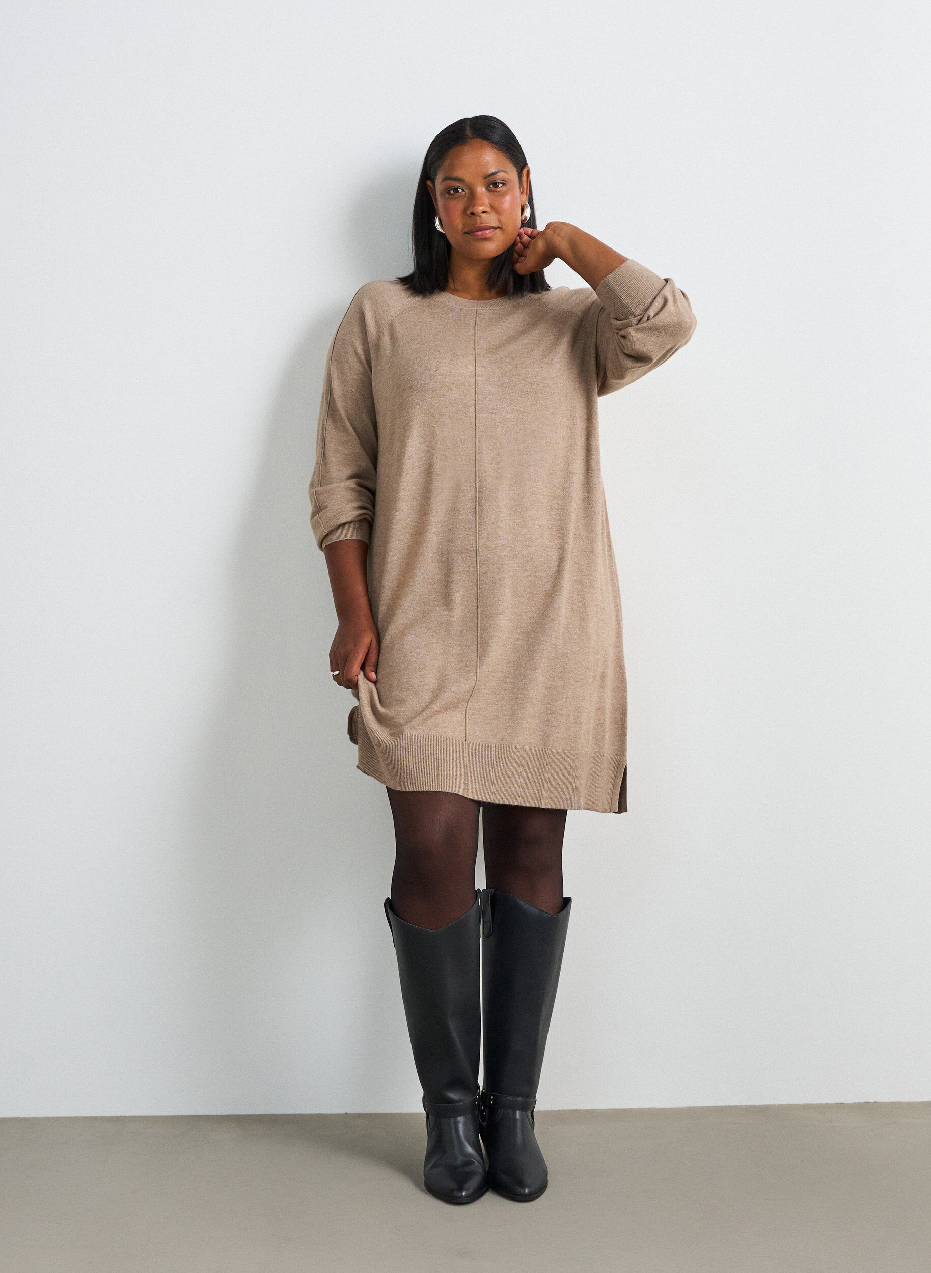ZizzifashionShort knitted dress with raglan sleeves and a centre seam, Beige, Model image number 1