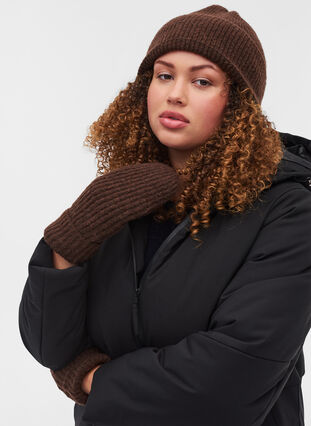 Knitted beanie with wool, Brown, Model image number 0