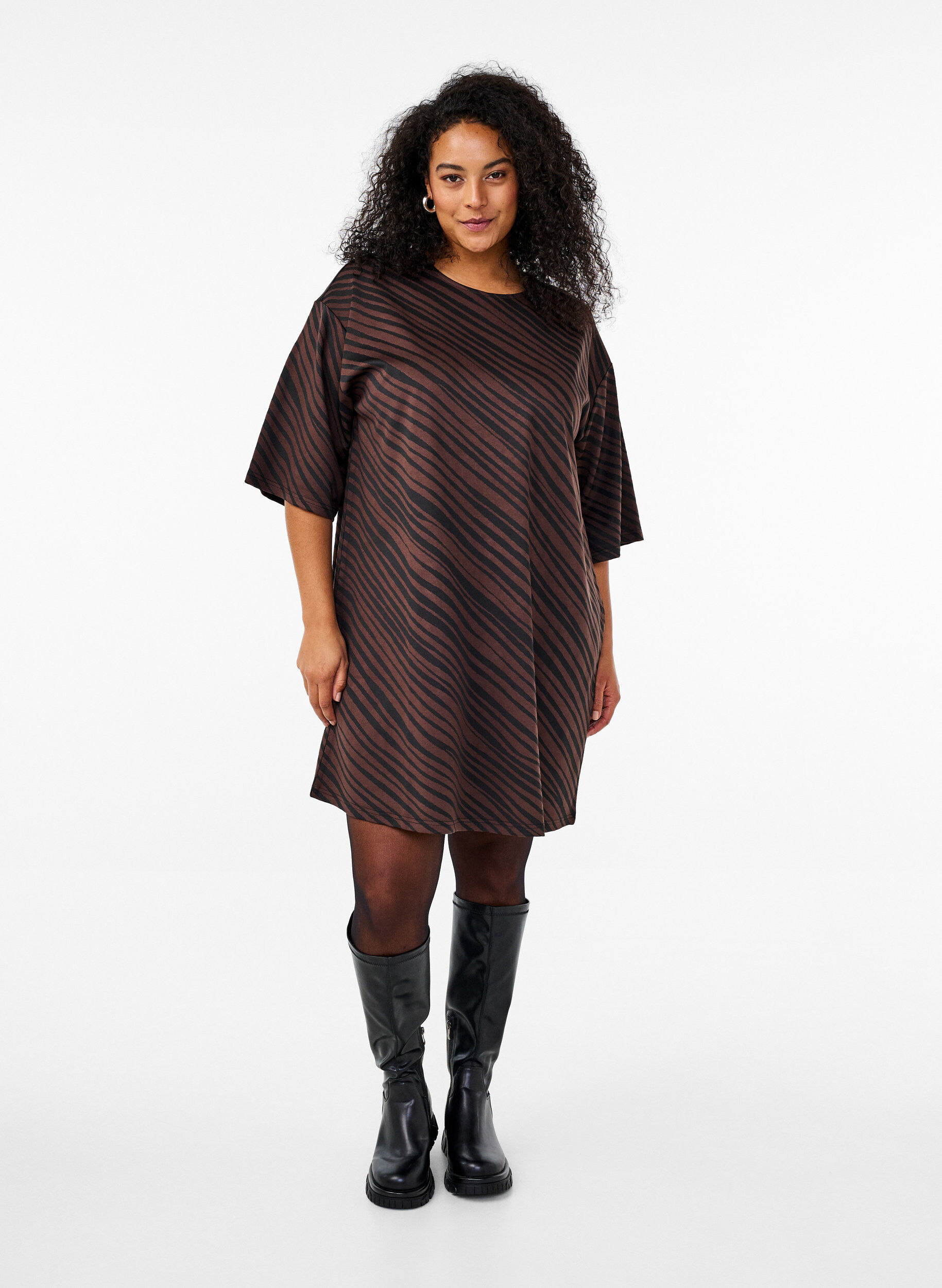 Zizzifashion Patterned dress with 3/4 sleeves, Brown, Model image number 1