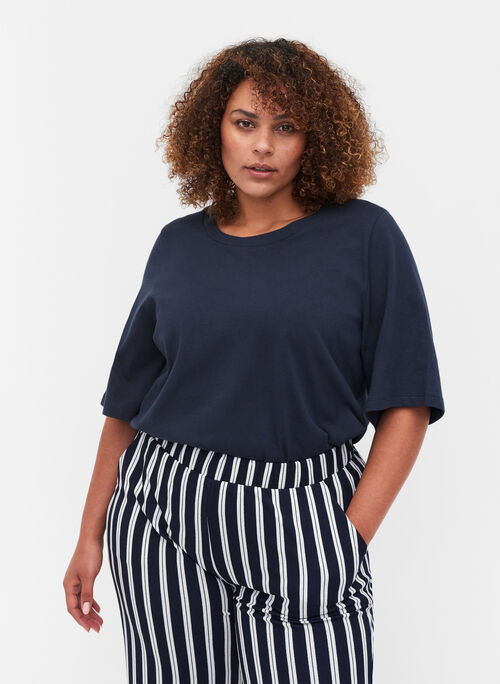 Cotton top with wide, 2/4-length sleeves