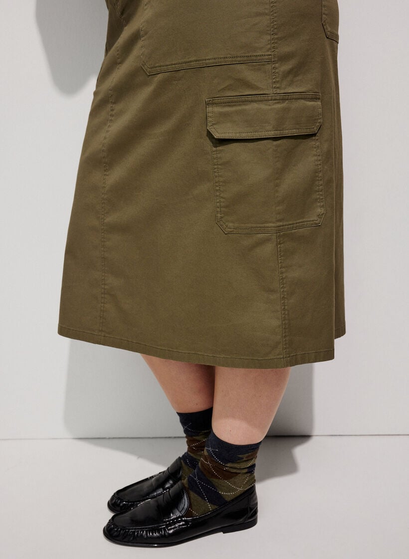 Cotton cargo skirt with a back slit, Green, Model image number 3