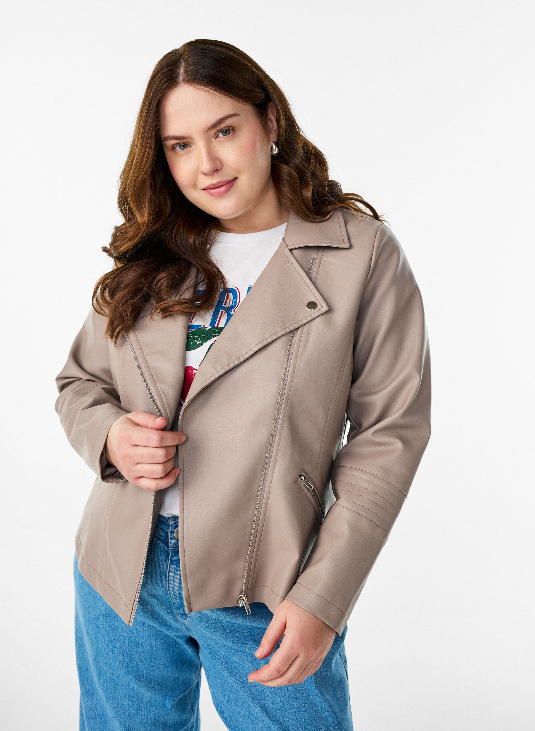 Biker jacket in faux leather, Beige, Model