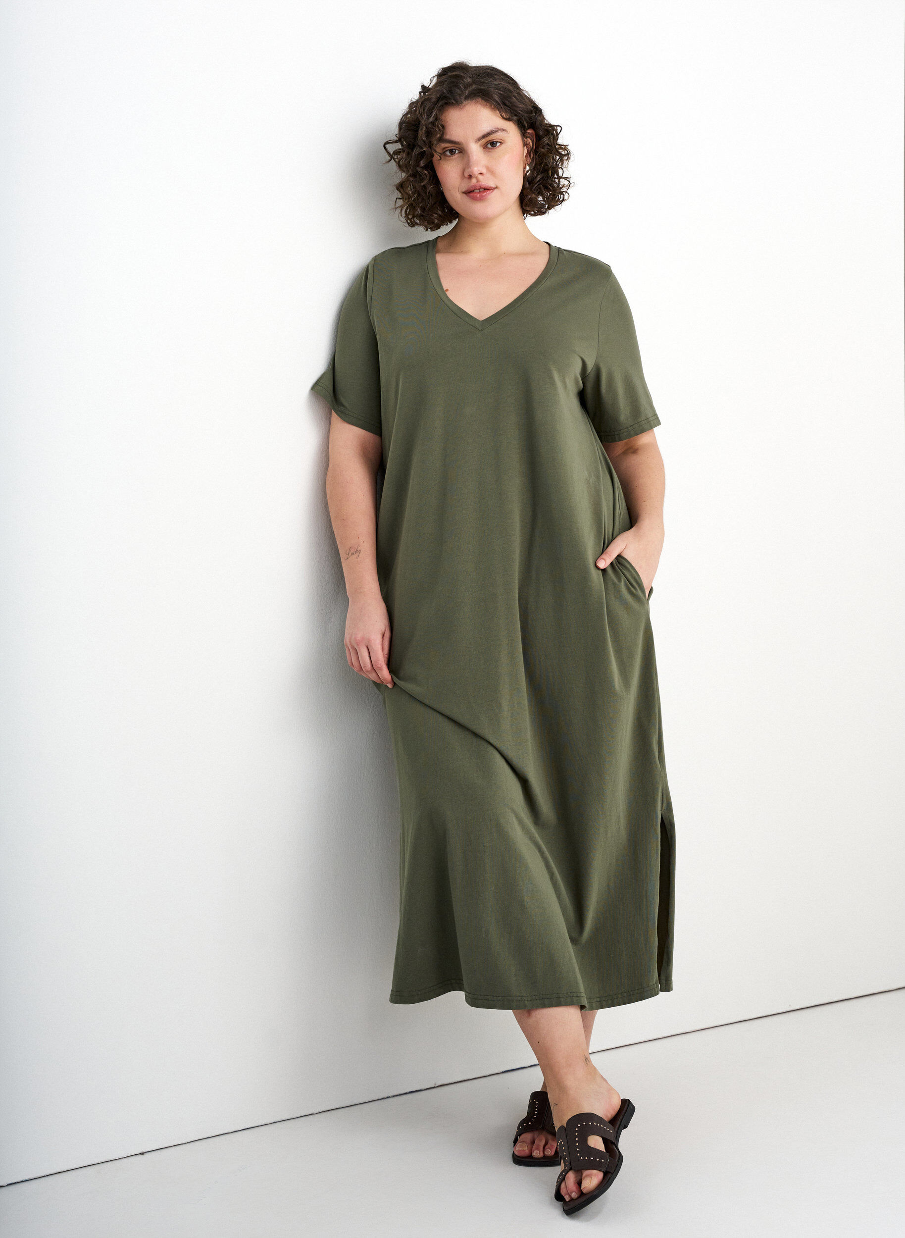 Zizzifashion Midi T-shirt dress with a V-neck, 2151, Image image number 0