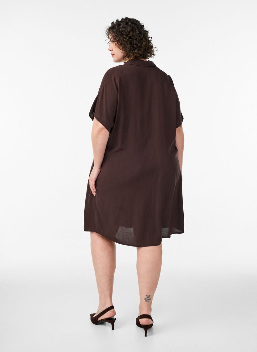 Loose-fitting long shirt in viscose, Brown, Model image number 2