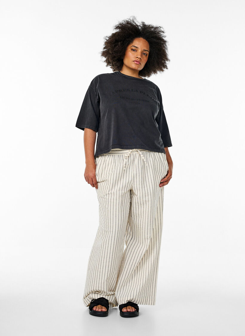 Short T-shirt with a loose fit, Grey, Model image number 1