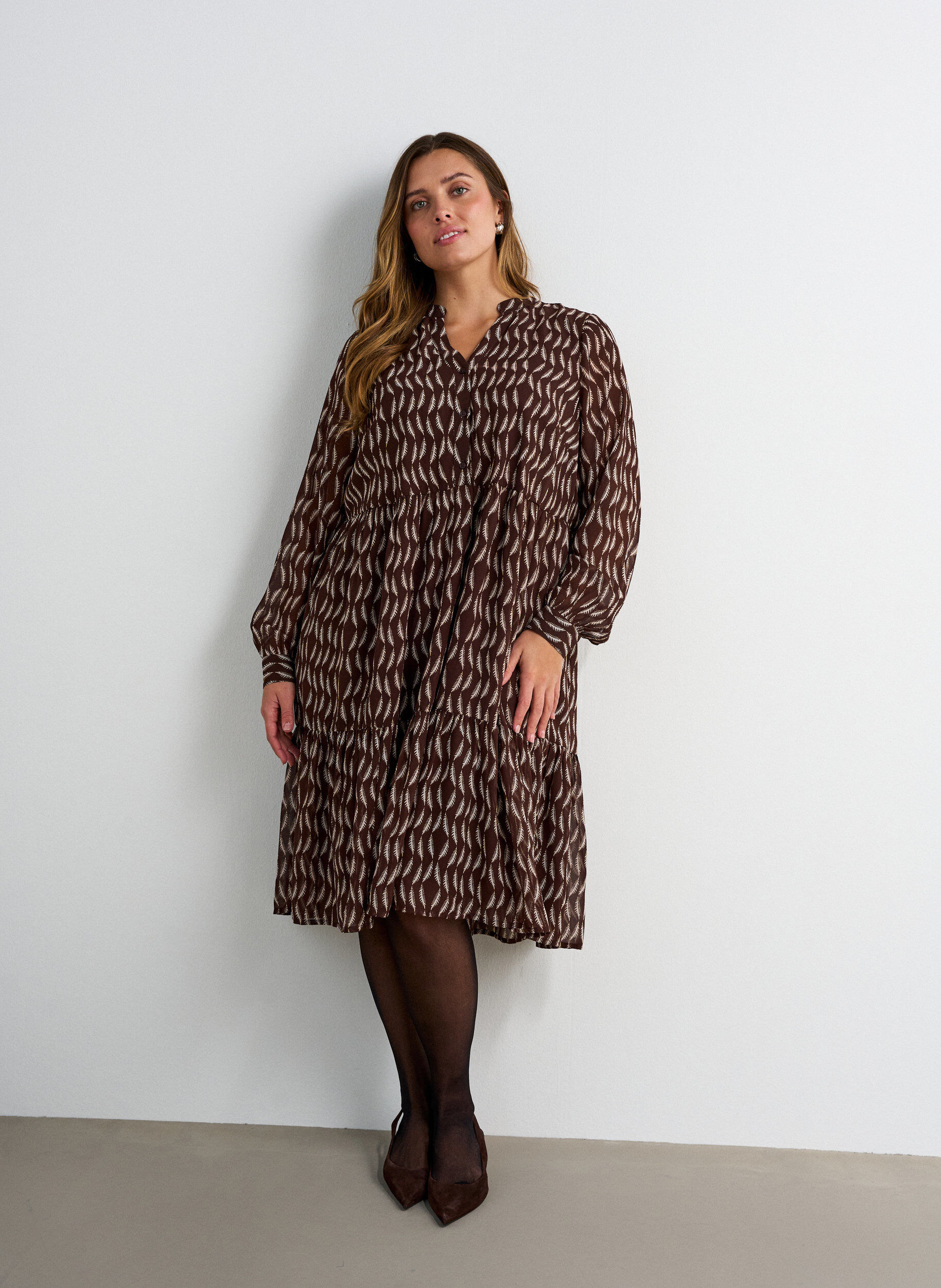 ZizzifashionDress with all-over print and a ruffle layer, Brown, Model image number 0