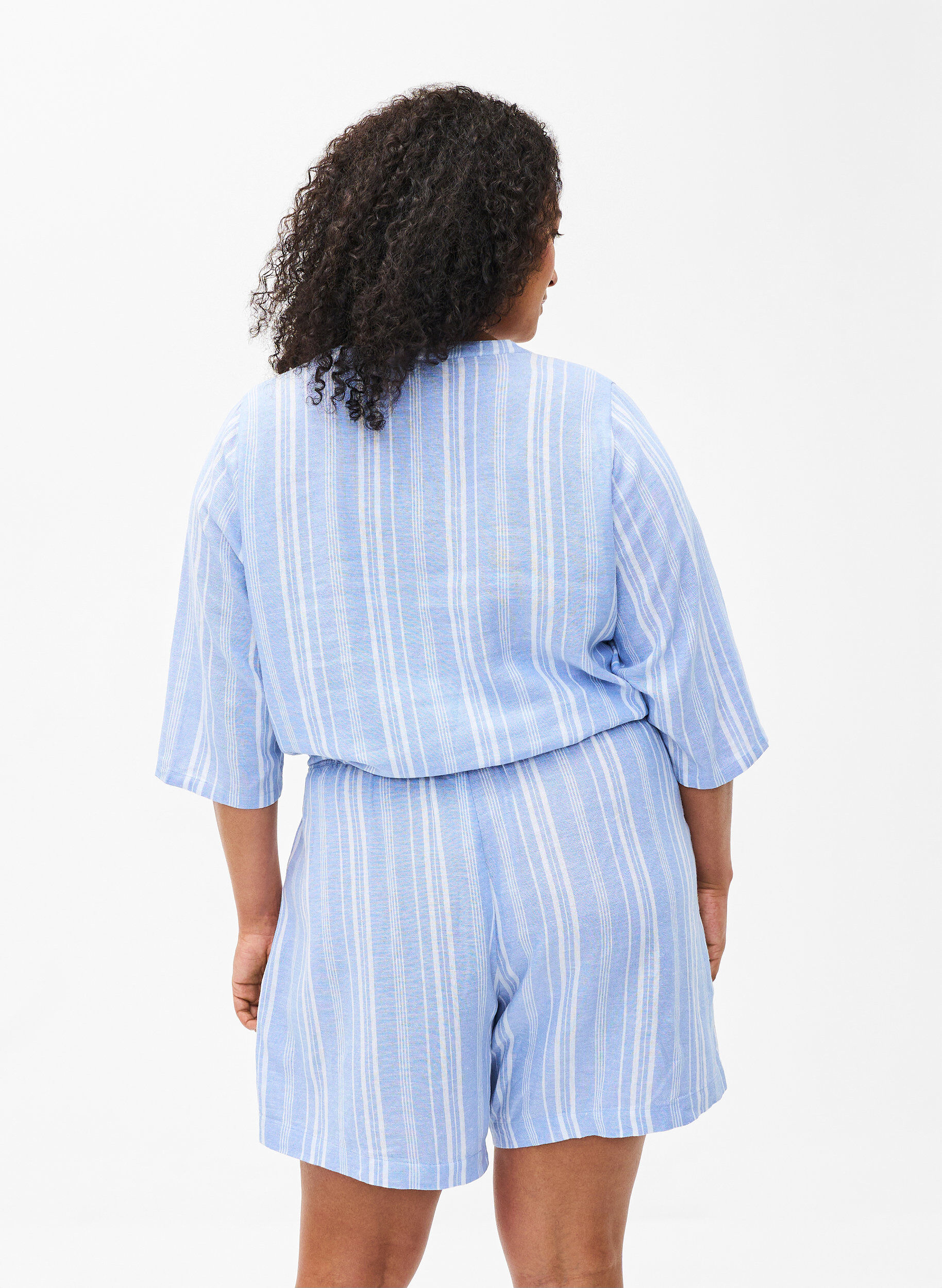 Zizzifashion Striped shorts in a linen-viscose blend, Light Blue, Model image number 2