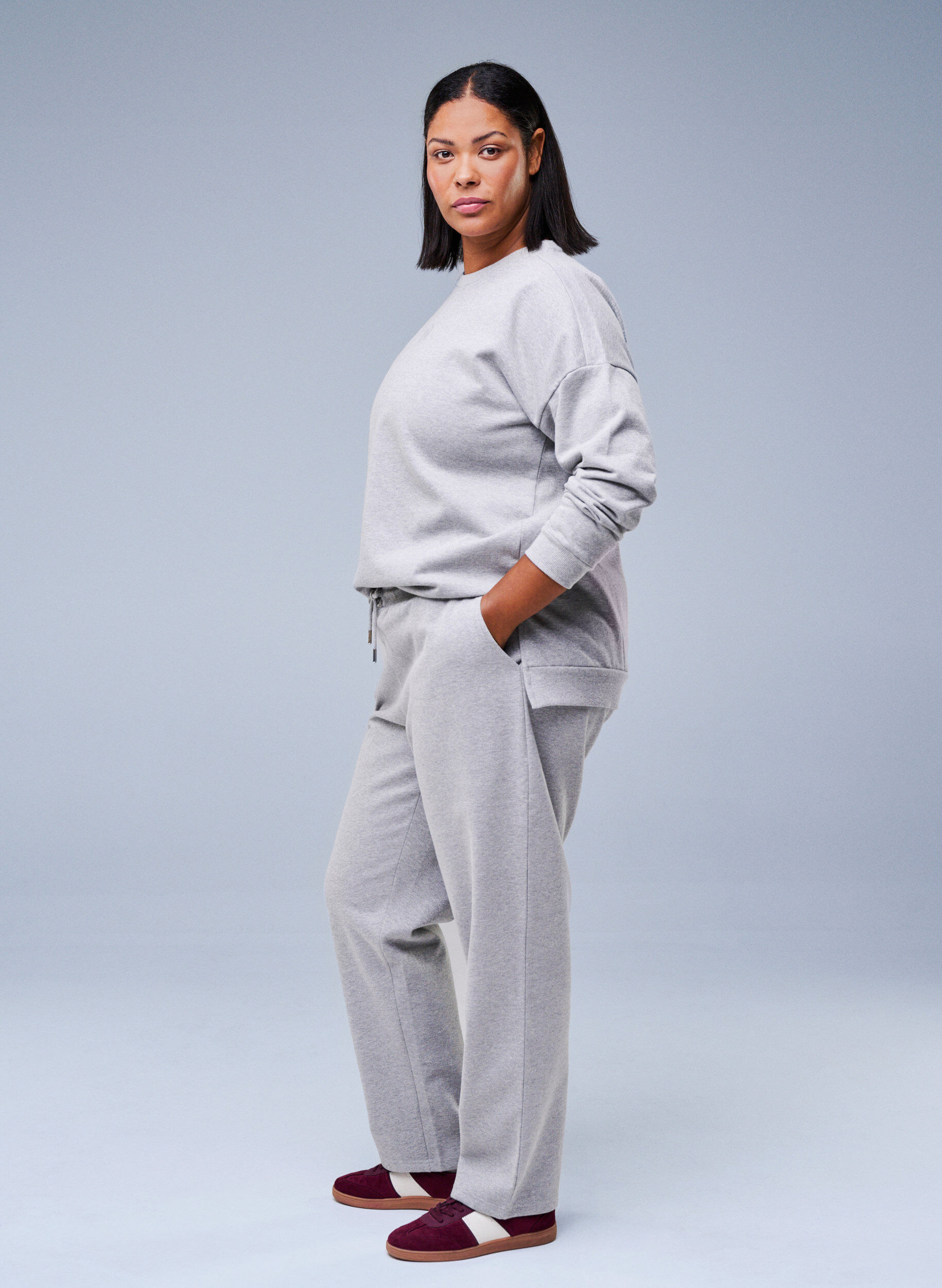 Sweat pants with high waist and glitter thread