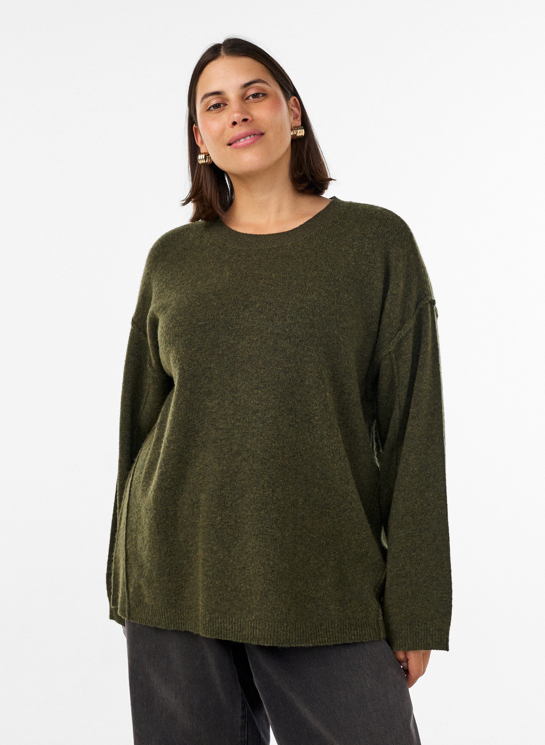 Loose knit sweater with prominent seams, Green, Model