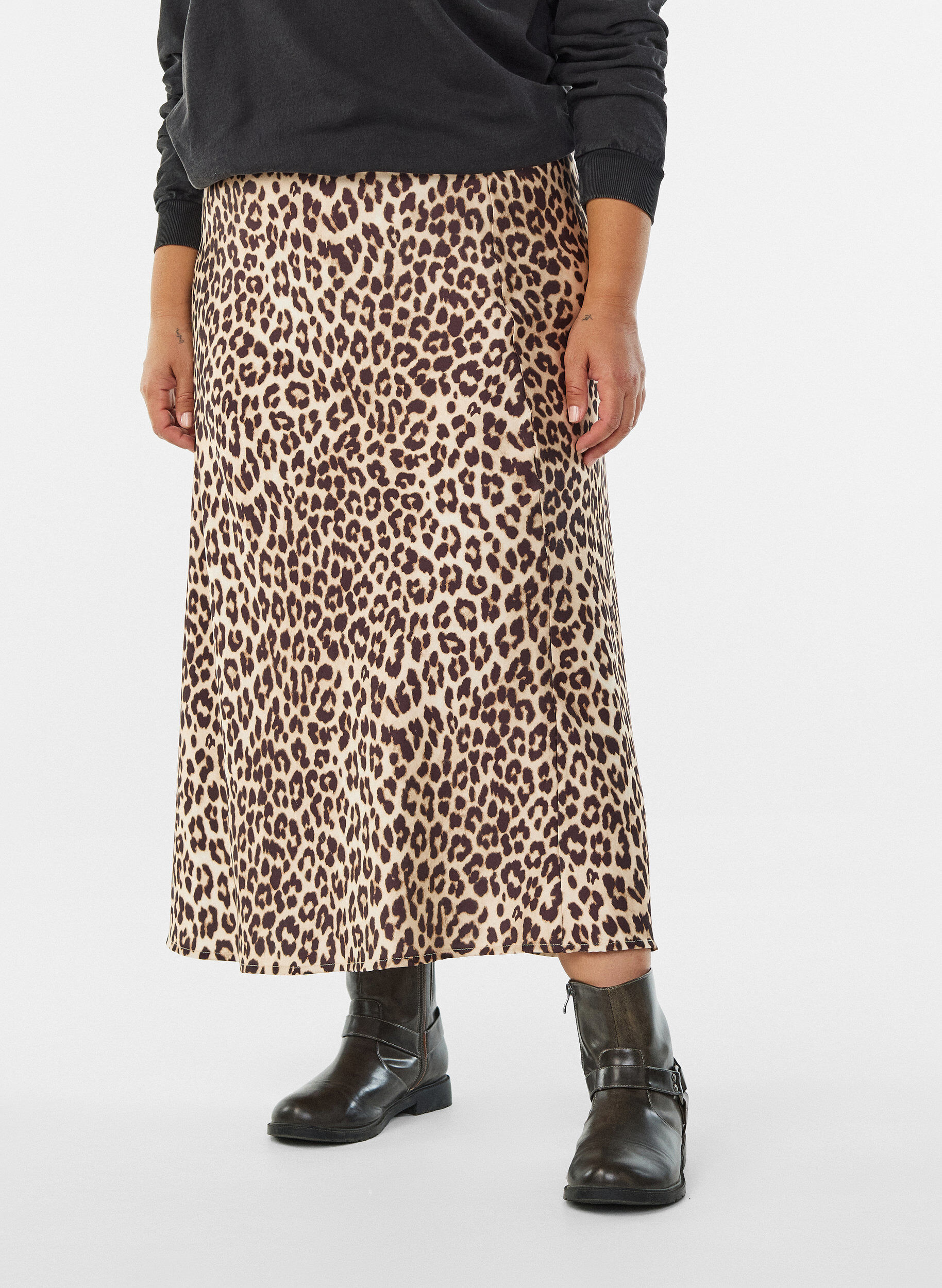 ZizzifashionSatin midi skirt, Brown, Model image number 2