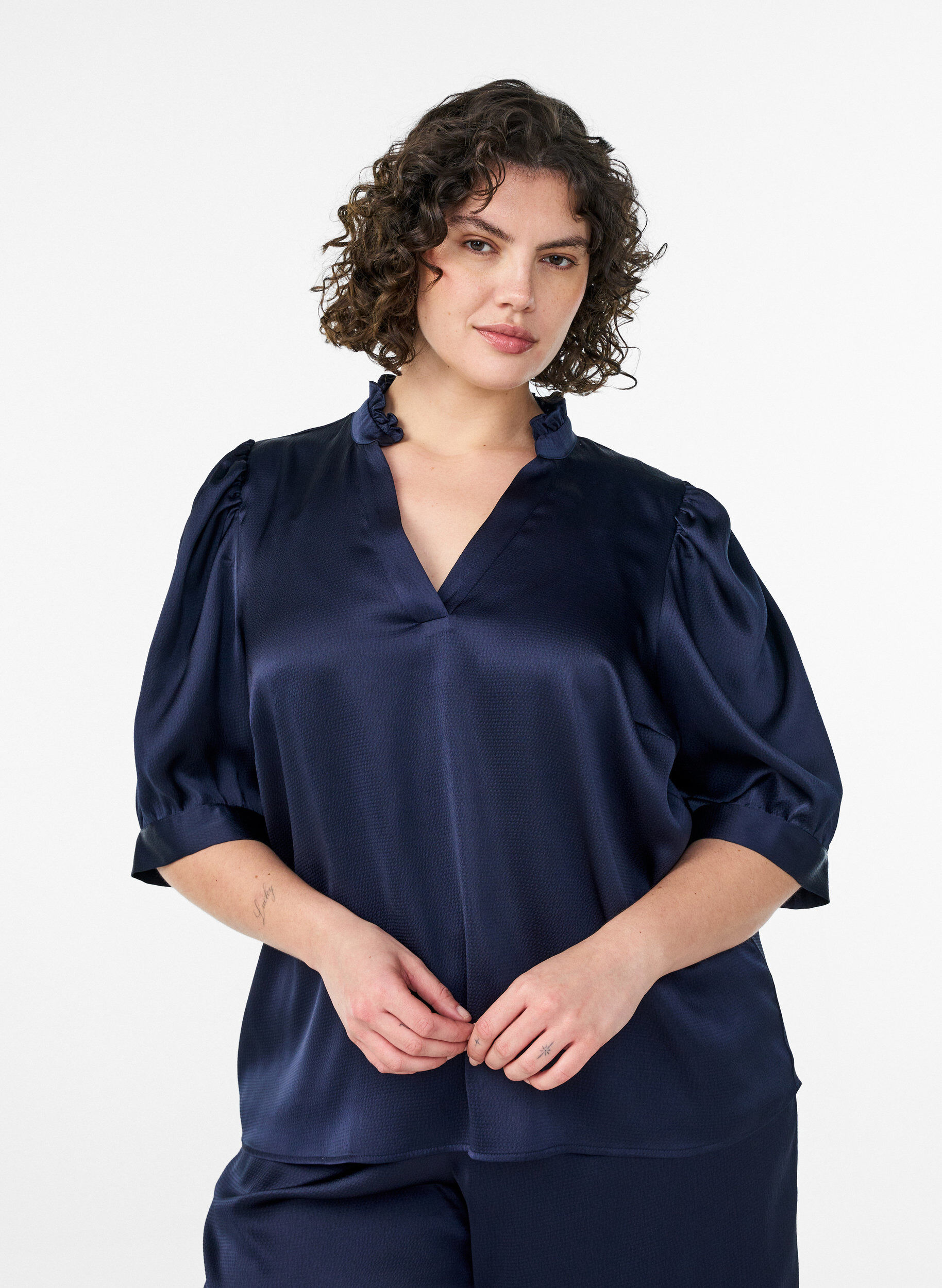 Satin-look blouse with 1/2 sleeves and a ruffle collar, Blue, Model