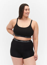 Seamless shorts with text print, Black, Model