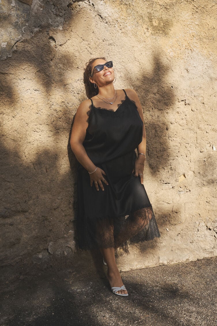 Satin look with lace edging, , Model