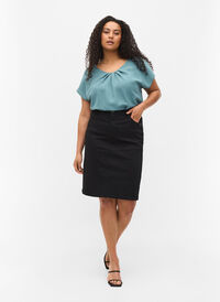Close-fitting skirt with pockets, Black, Model