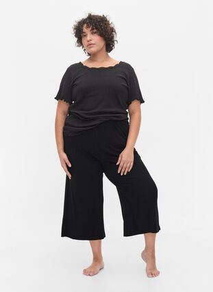 Cropped pyjama bottoms in viscose, Black, Model image number 2