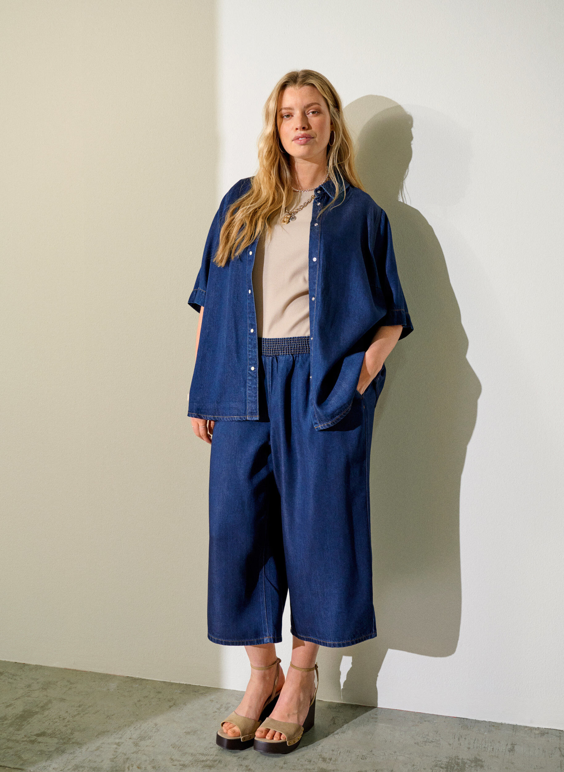 Zizzifashion Lyocell culotte trousers with wide legs and denim look, Blue, Image image number 0
