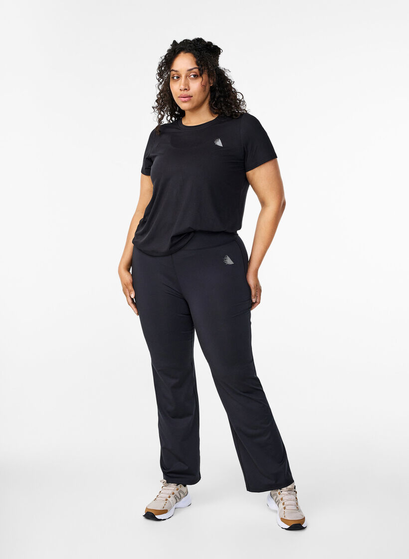 Slim fit training T-shirt with round neck, Black, Model image number 2