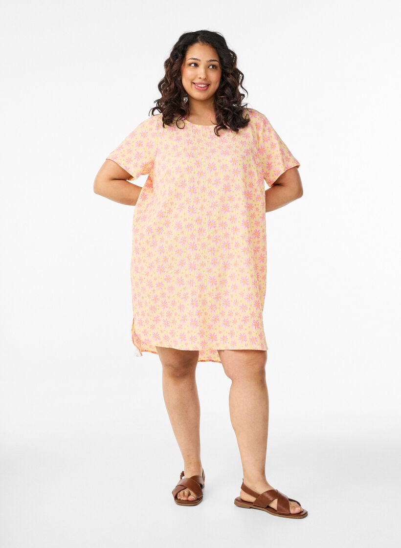 Short dress with a crinkled texture and short sleeves, Yellow, Model image number 1