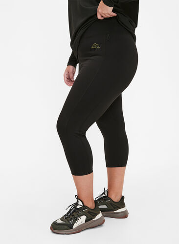 3/4 training leggings with pockets, Black, Model image number 0