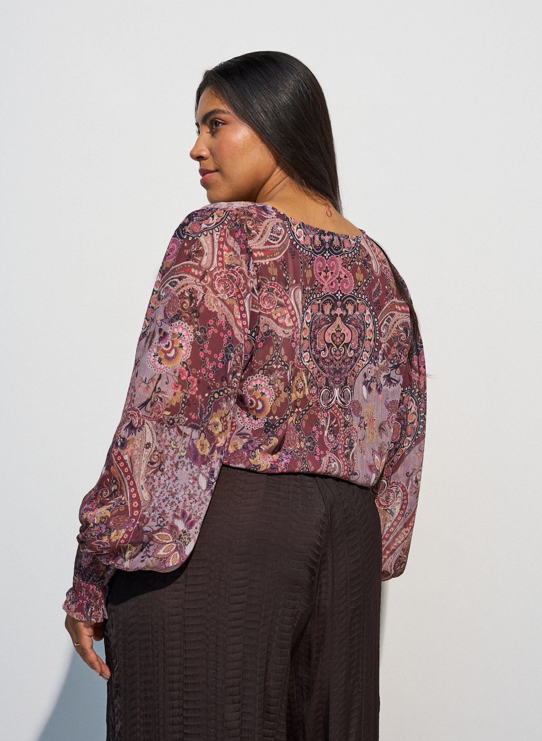 ZizzifashionTunic with paisley print and smocked cuffs, Rose, Model image number 2