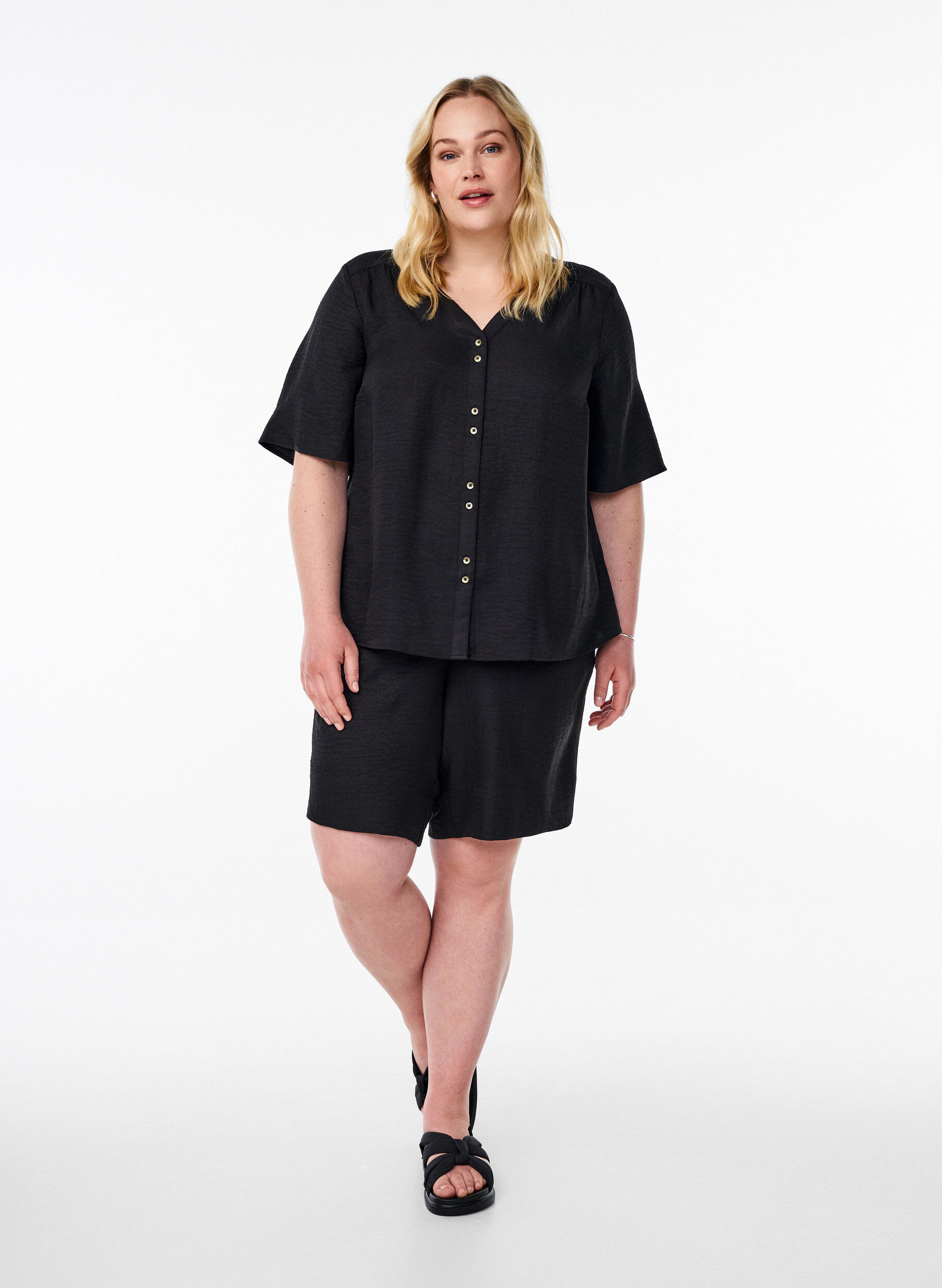 Zizzifashion V-neck shirt blouse with short sleeves, Black, Model image number 1