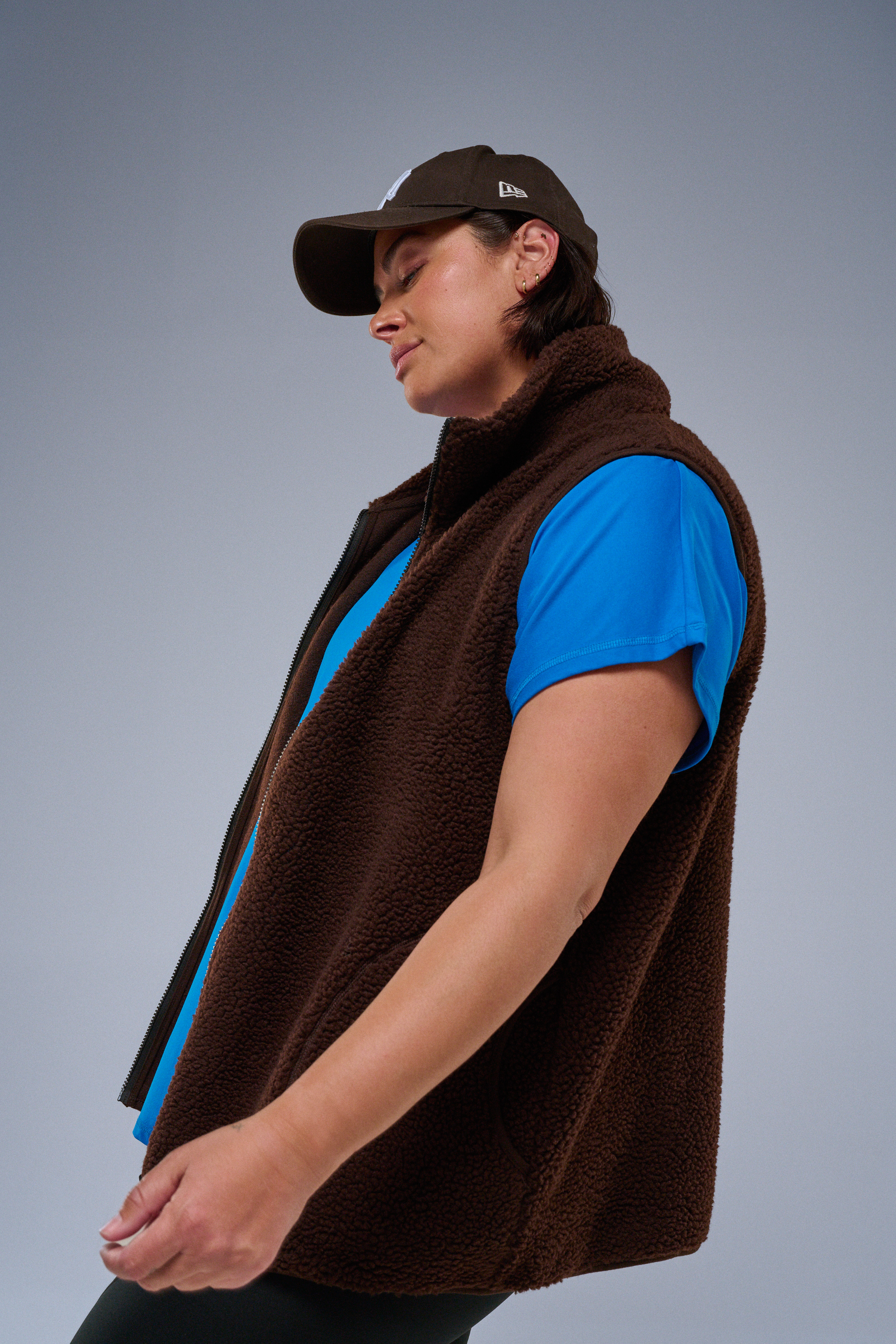 Zizzifashion Brown vest with zip, , Model