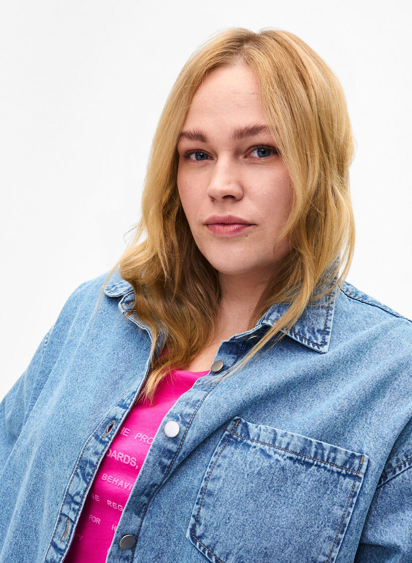 Loose denim shirt with chest pocket, Light blue denim, Model image number 2