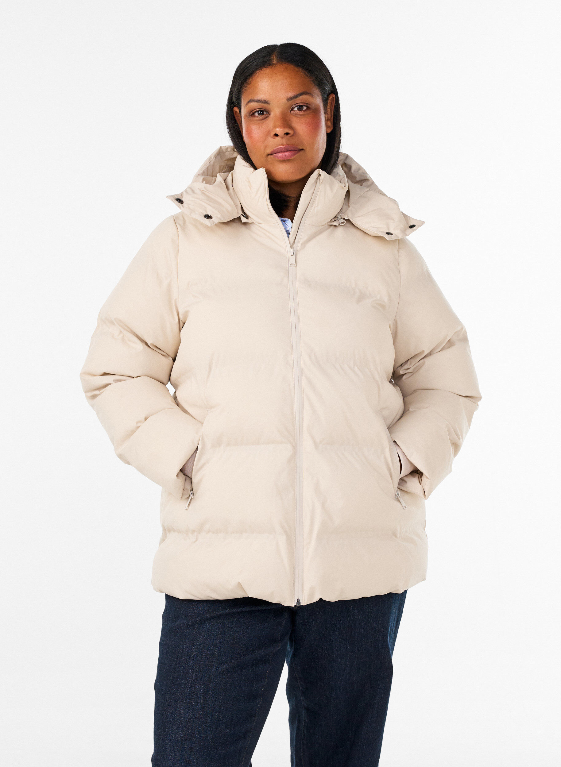 Short puffer jacket with detachable hood, Vanilla, Model