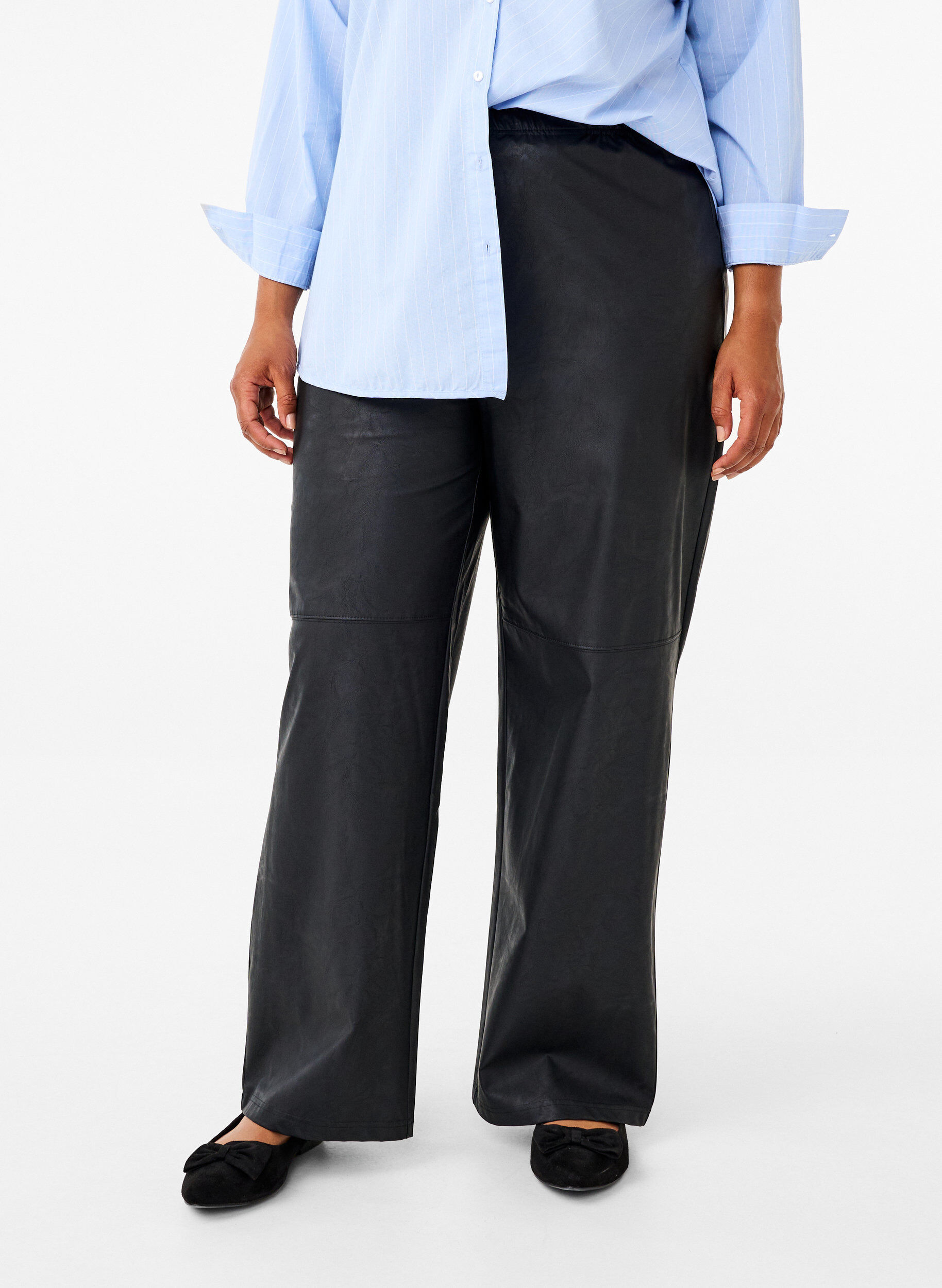 Zizzifashion Loose faux leather trousers with elasticated waistband, Black, Model image number 2