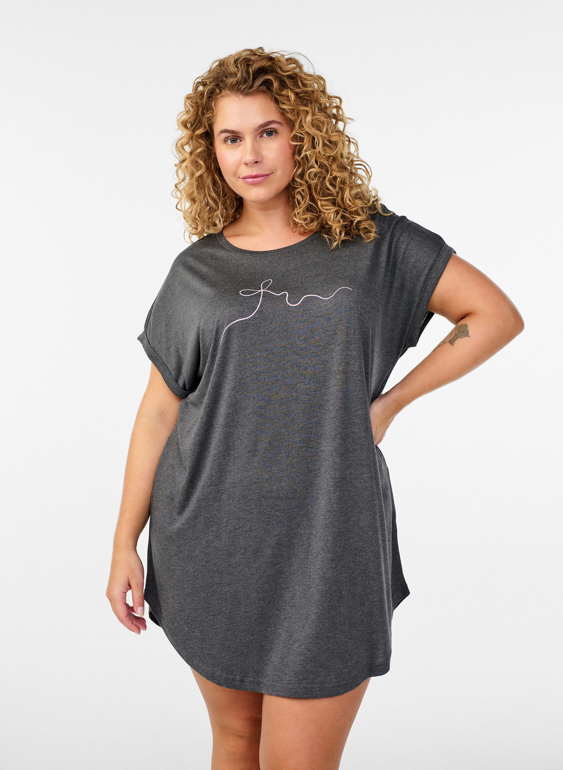 ZizzifashionShort sleeve nightgown with text print, Black, Model image number 0