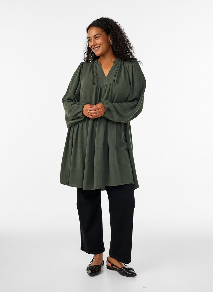 A-line dress with an empire line, Green, Model image number 1