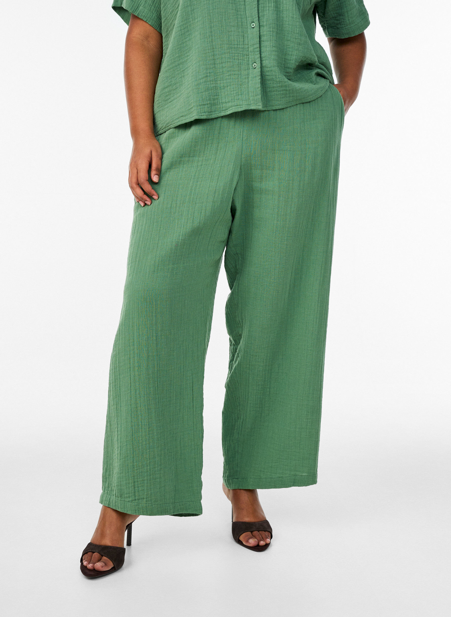 Zizzifashion High-waisted cotton muslin trousers with loose legs, Green, Model image number 2