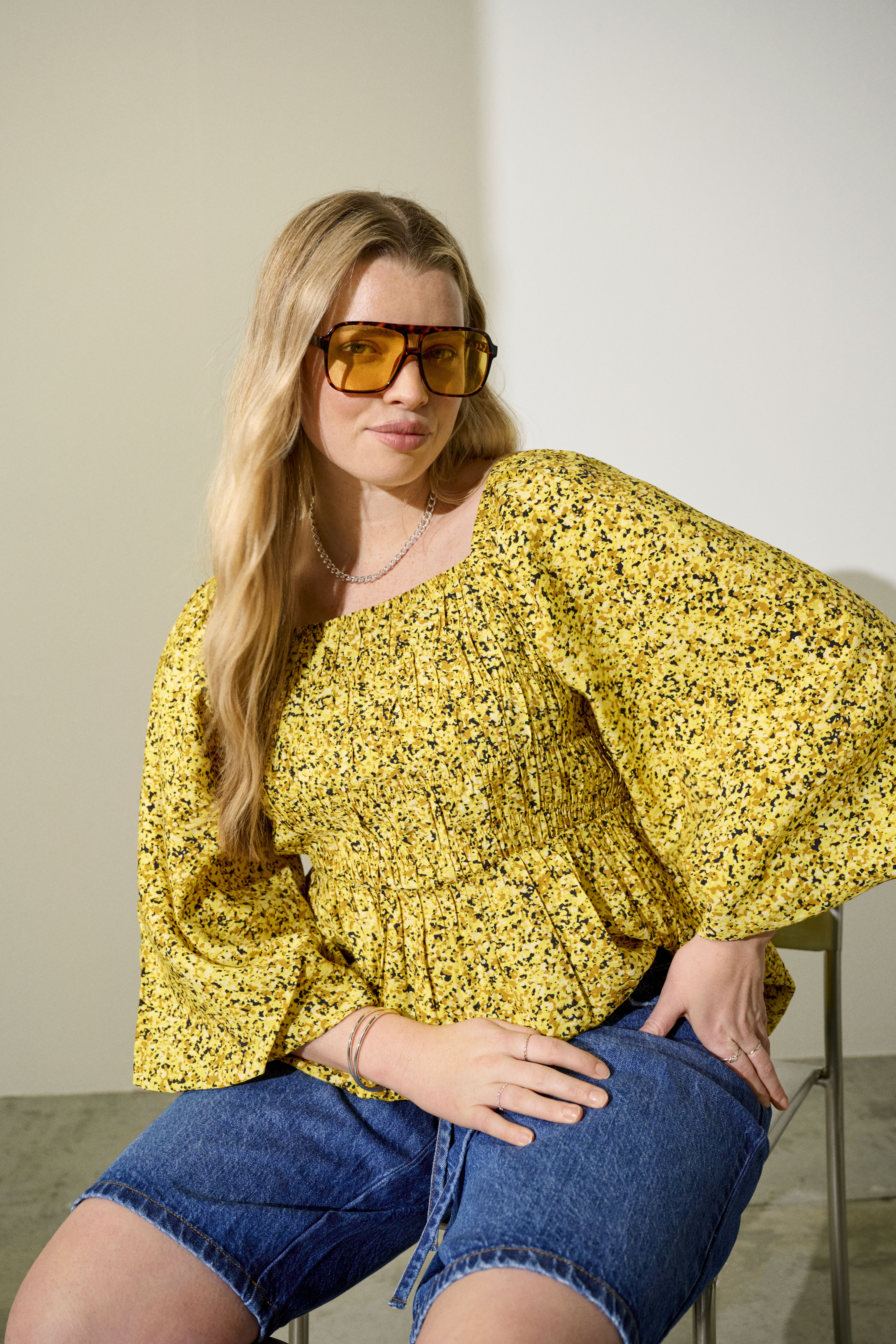 Zizzifashion Yellow blouse with details, , Model