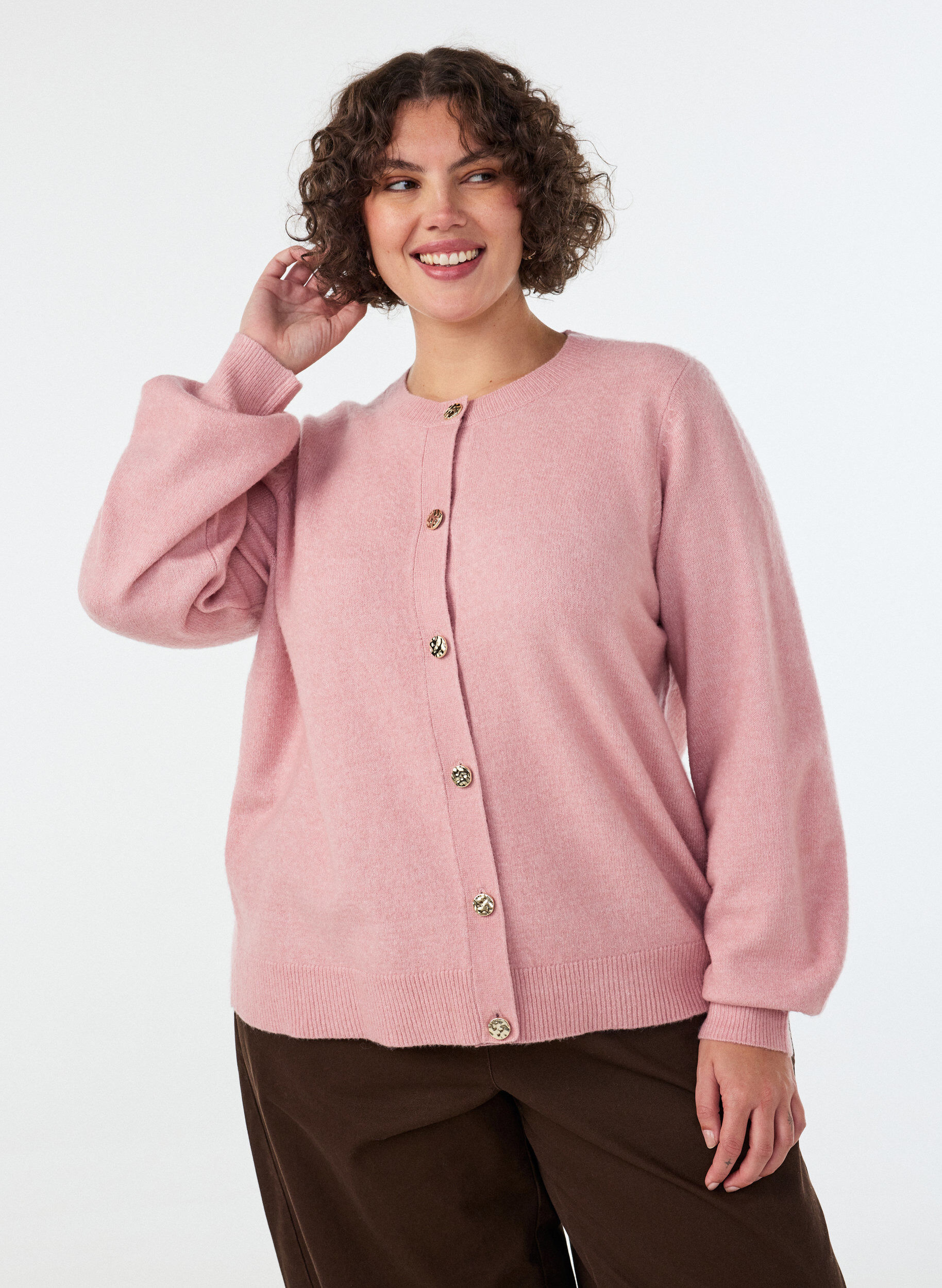 Cardigan in a soft knit with gold-coloured buttons, Red, Model