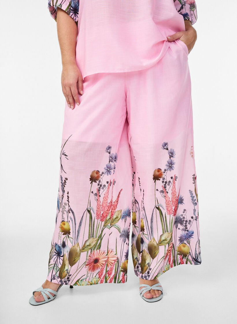 Trousers with floral print and wide legs, Pink, Model image number 2