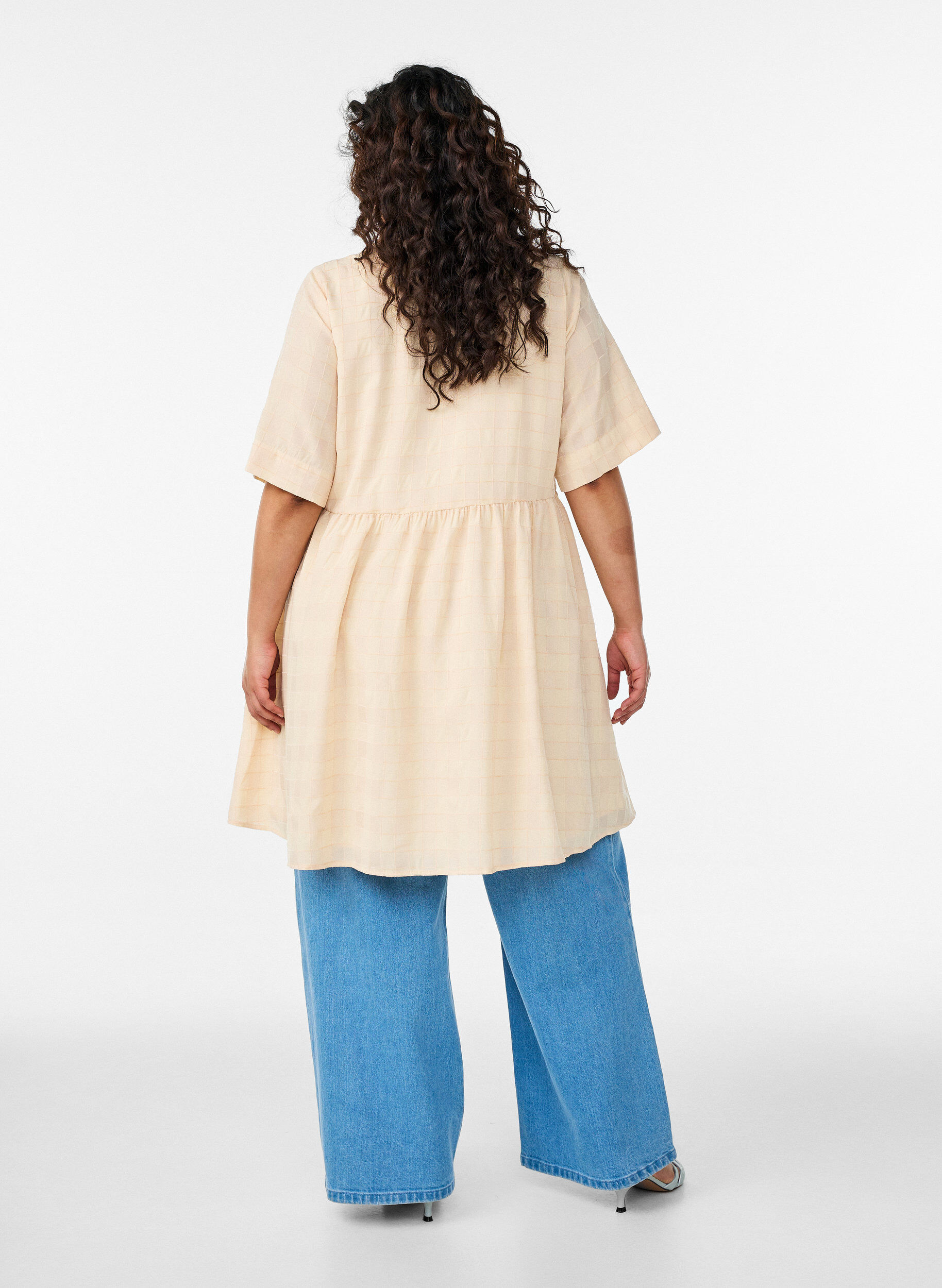 Zizzifashion Short shirt dress with a checked texture and 1/2 sleeves, Yellow, Model image number 2