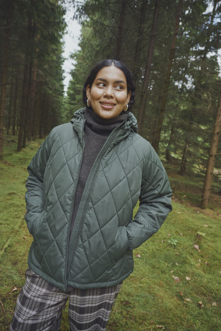 Nature-inspired and relaxed style, , Model