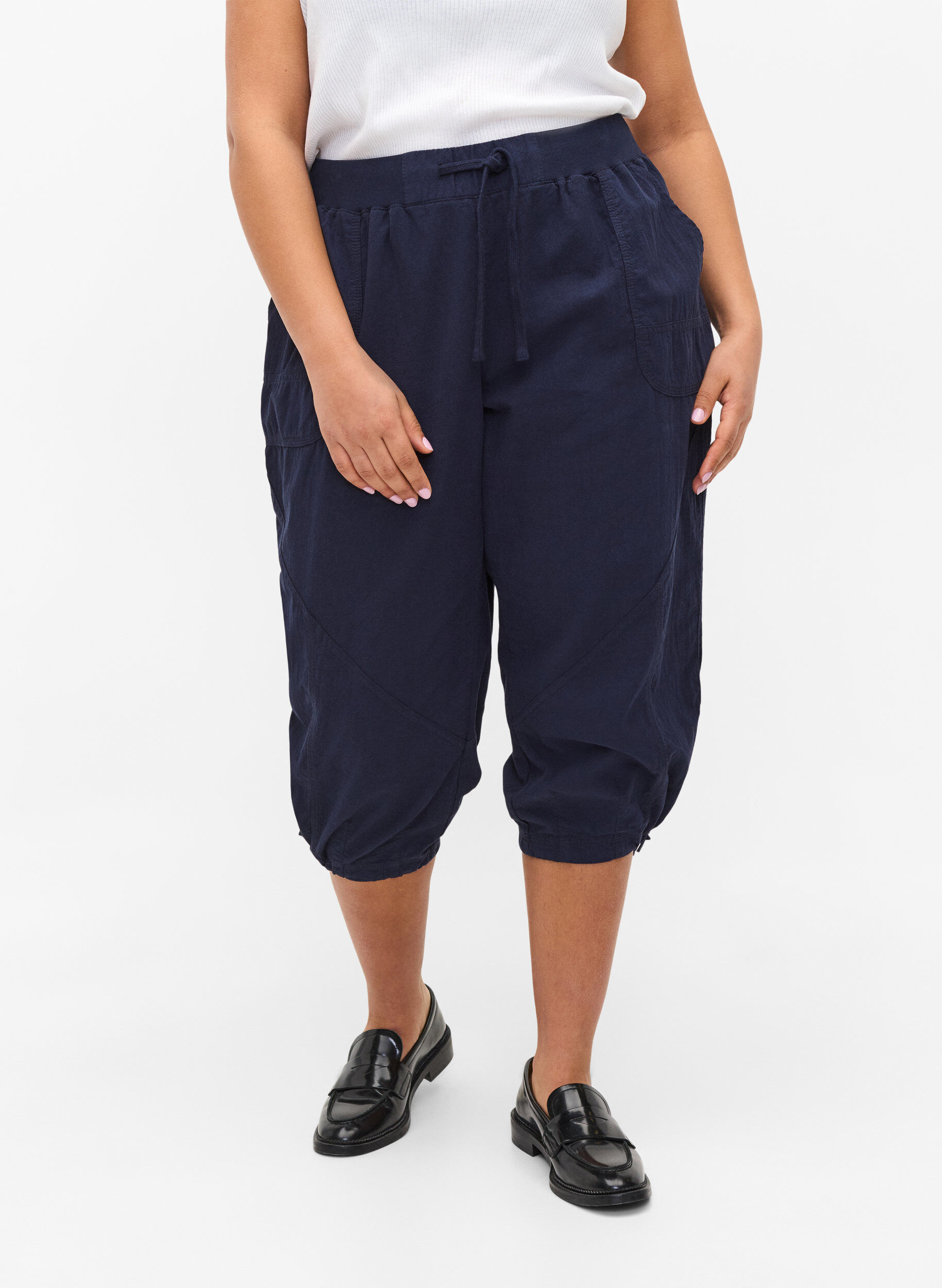 Zizzifashion Loose cropped trousers in cotton, Blue, Model image number 3