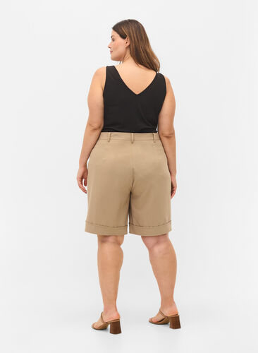 Shorts with flap pockets, Humus, Model image number 1