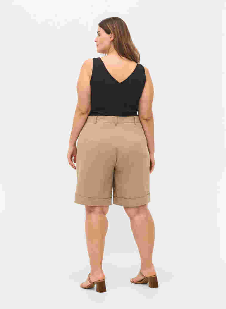 Shorts with flap pockets, Humus, Model image number 1