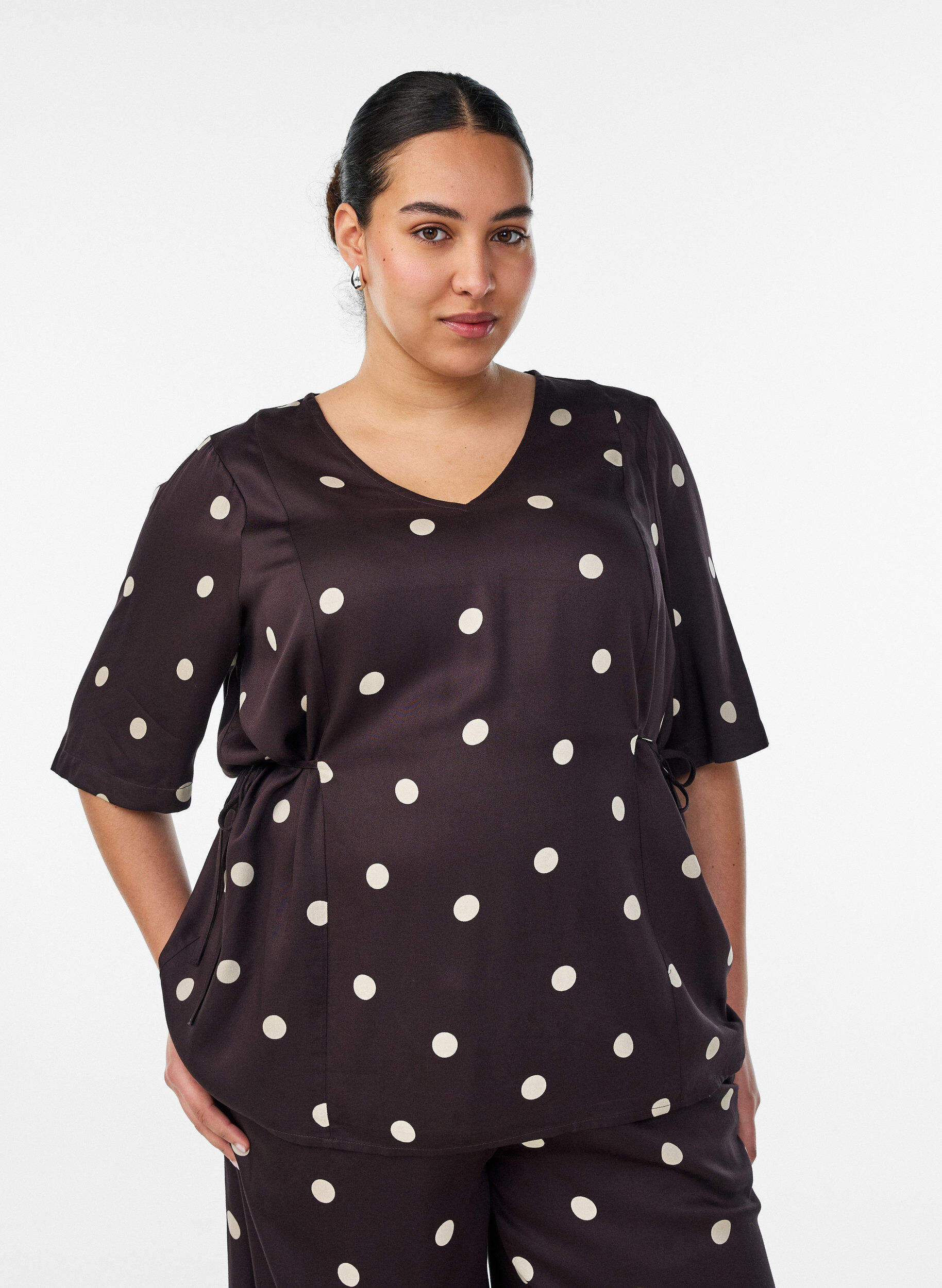 Polka dot viscose blouse with V-neck and tie-fastening, Brown, Model