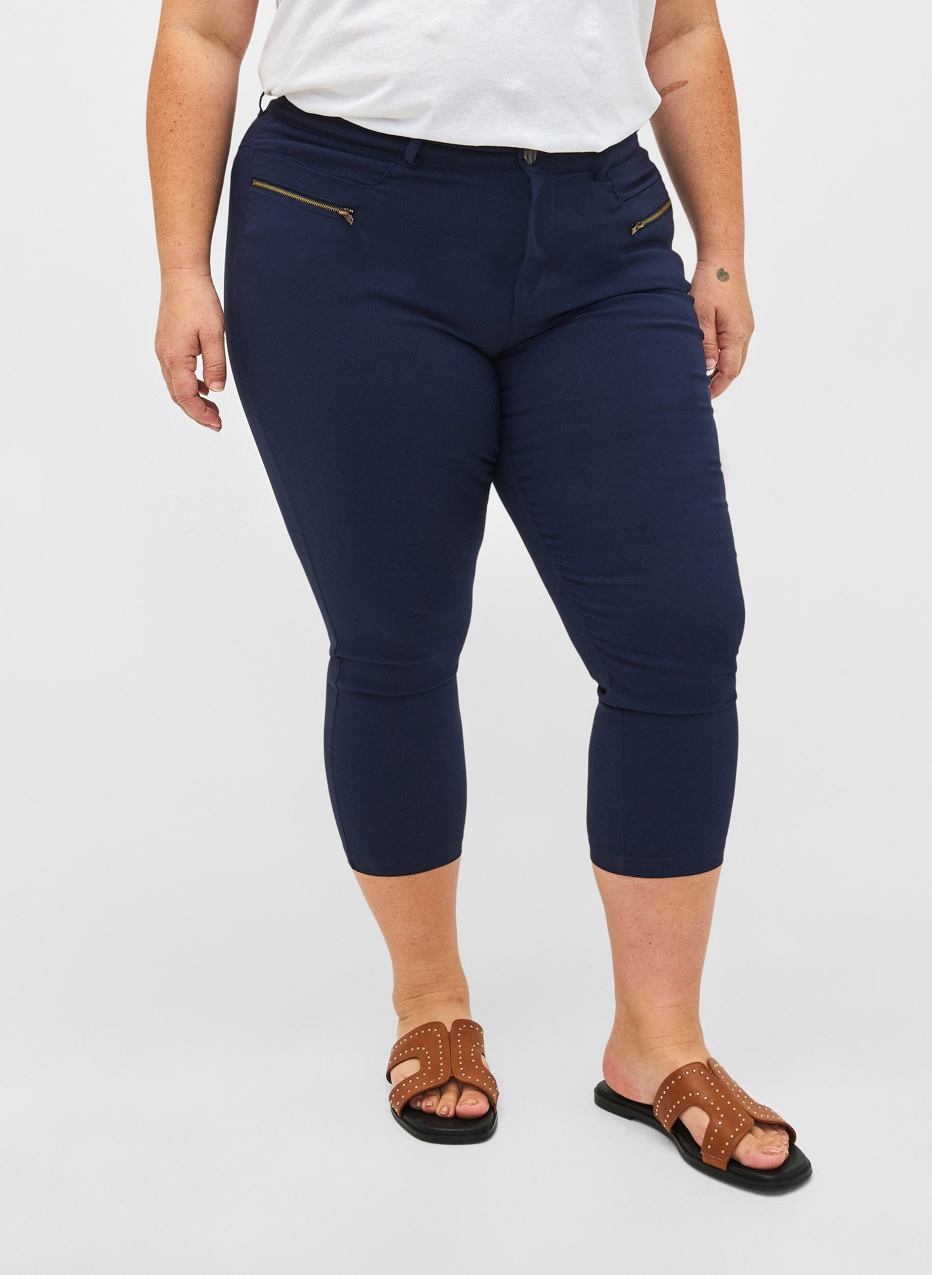 Zizzifashion Close-fitting capri trousers in viscose blend, Blue, Model image number 2